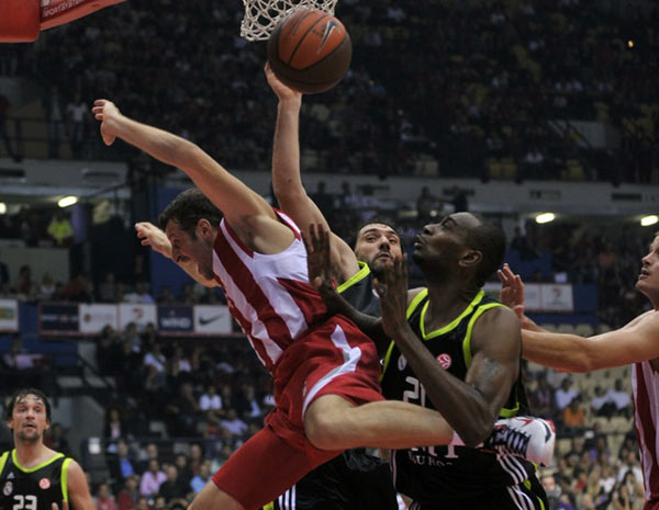 阿斯报谈英格兰10号位竞争：罗杰斯目前是贝林厄姆的最大威胁（阿斯报：英格兰10号位之争，罗杰斯成贝林厄姆最大对手）