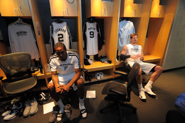 苏超风云 李成贤当着我的面嬉皮笑打闹，我真想真想给他出张牌！你们同意吗？（苏超风云：目睹李成贤嬉闹，我差点亮牌，你赞成吗？）