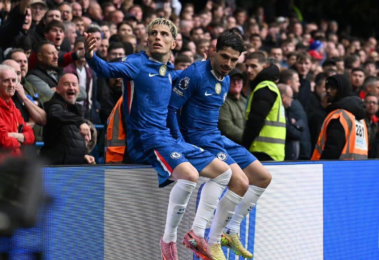 卡尔是否该去踢世界杯？里贝里：足球中没有“太早”这一说法（里贝里力挺卡尔出征世界杯：足球从无“太早”一说）