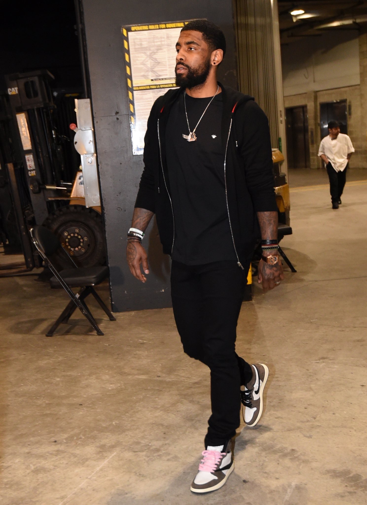 乱套，日本女排进世锦赛决赛！3-0欧洲劲旅，中国女排赢下排名赛（格局被打破！日本女排3-0横扫欧洲强敌闯进世锦赛决赛，中国女排收获排位赛胜利）