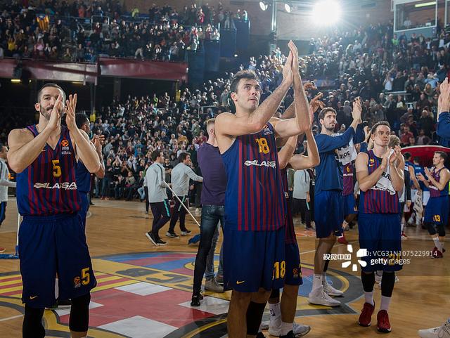 12月6日NBA看点：黄绿大战激情上演，雷霆冲击14连胜（12月6日NBA焦点：黄绿巅峰对决开战，雷霆剑指14连胜）