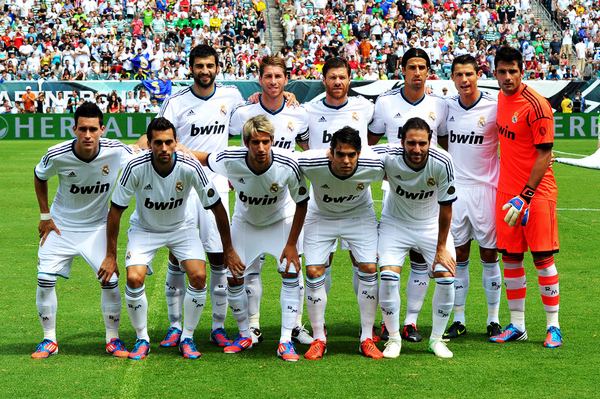 怀特第三节轰14分带队反超，米勒单节4三分回应（怀特第三节狂砍14分助队反超，米勒单节4记三分强势回敬）