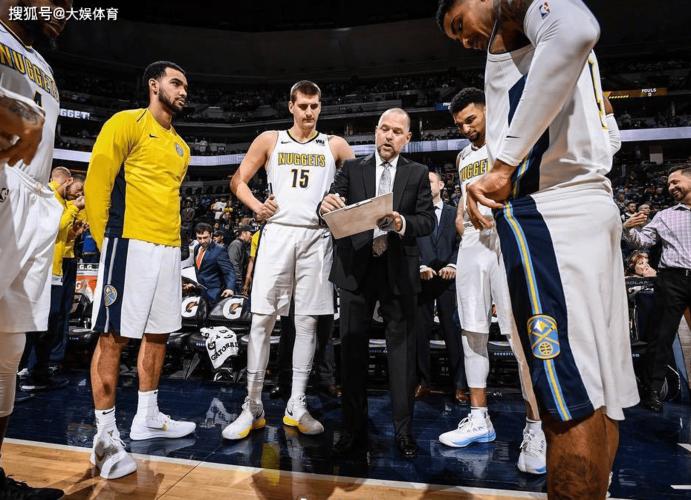 图赫尔：会找阿诺德聊聊，不过夸安萨目前竞争右后卫稍微领先（图赫尔：将与阿诺德沟通，右后卫之争夸安萨暂占上风）