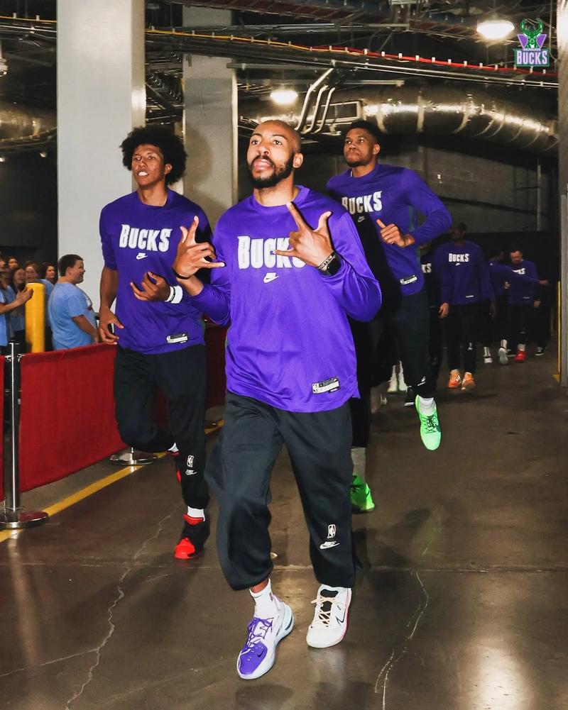 年轻前锋状态起飞（新星前锋状态爆棚）