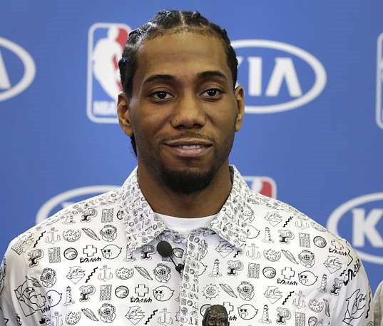 NBA焦点战：火箭半场领先掘金8分，球星表现抢眼（NBA重磅之战：火箭半场领先掘金8分，球星闪耀全场）