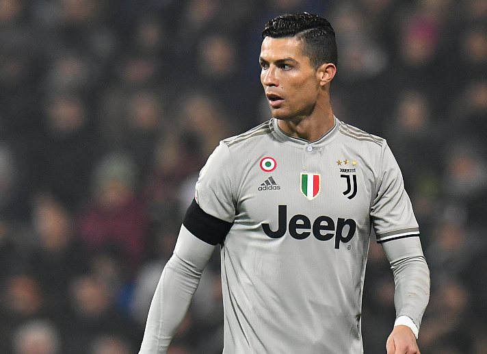 柔佛魔鬼主场绞杀残阵海港 中超冠军恐提前出局（柔佛主场强势压制残阵海港，中超冠军或提前遭淘汰）