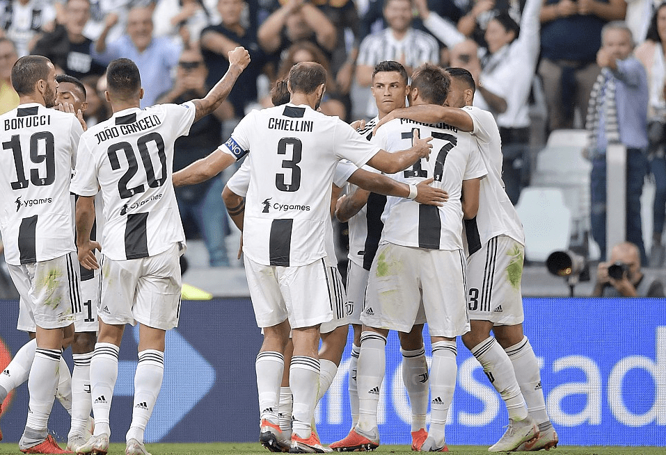 世界冠军黄雅琼、刘雨辰举行婚礼，樊振东、汪顺送上视频祝福（黄雅琼、刘雨辰喜结连理，樊振东、汪顺视频送祝福）