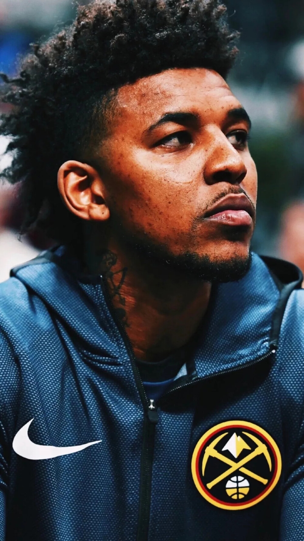 贡献精彩滑翔扣篮！杨瀚森半场8分2篮板，混音落后国王15分（杨瀚森半场8分2篮板上演滑翔暴扣，混音半场落后国王15分）