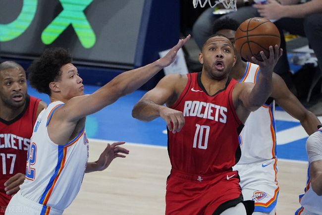 足球世界杯官方公布首批裁判名单，引发讨论（世界杯官宣首批裁判名单，掀起热议）