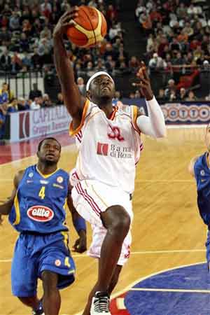 篮球湖人三分命中率创赛季新低（湖人三分球命中率跌至本季最低）