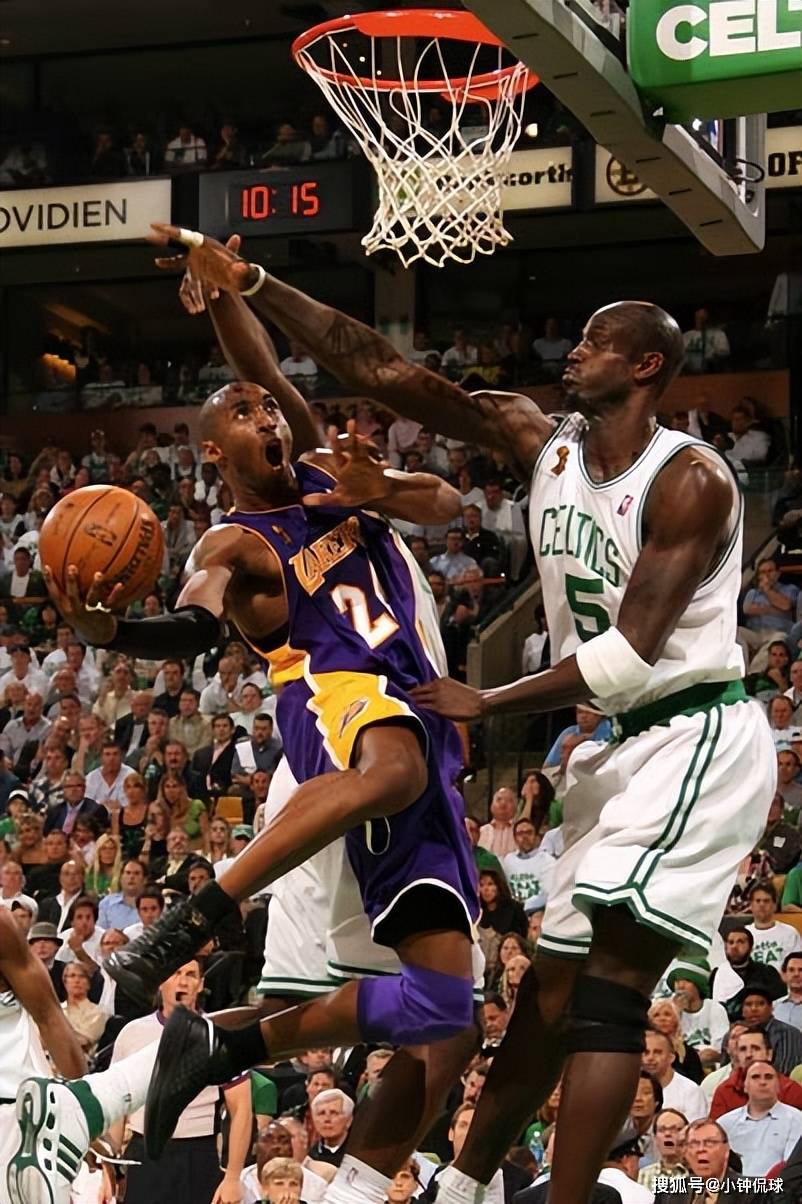 胖东来出售梅西乔丹等足篮球星签名球衣，最高售价138000元，胖东来客服：商品保真，已经售出一件（胖东来上架梅西、乔丹等球星签名球衣，最高价13.8万元；客服称保真，已有一件成交）