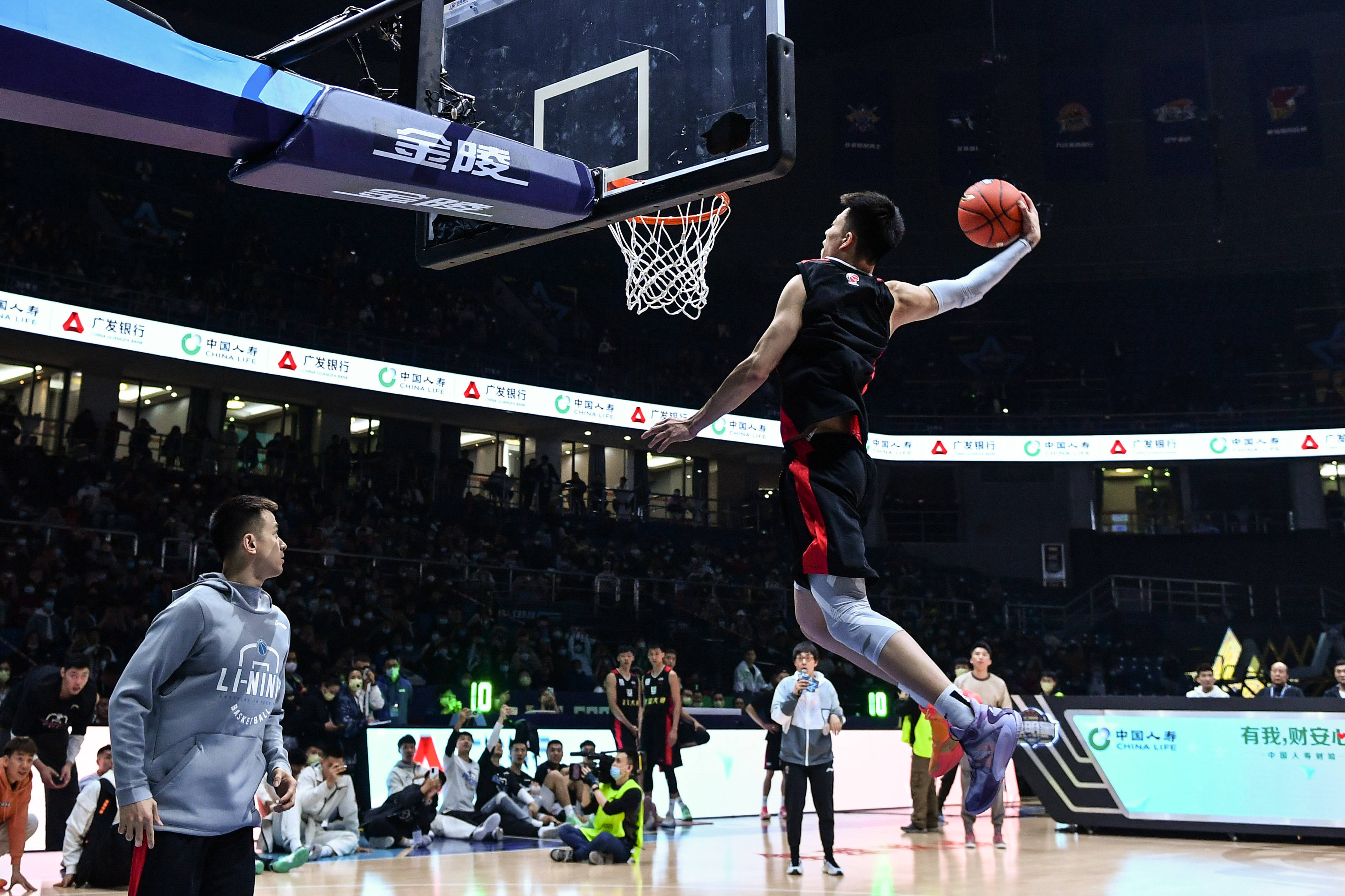 周定洋：亚冠精英赛首个客场积分，为流汗拼搏的小伙子们自豪（周定洋：亚冠精英赛客场斩获首分，我为拼搏流汗的兄弟们自豪）