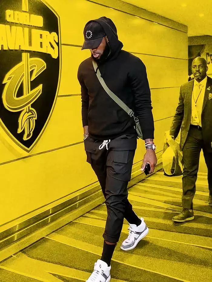 埃尔切老板：阿根廷队的到来纯属偶然，希望梅西能加盟我们（埃尔切老板称阿根廷队到访只是巧合，盼梅西加盟）